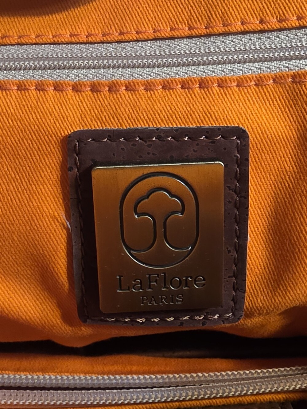 NWOT LaFlore Bobobark Convertible Backpack - Picture 2 of 16